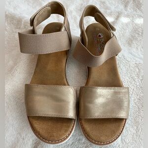 Gold Bobs from Sketchers with Memory Foam sandals size 9.5